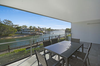 Jacaranda Noosa - South Australia Travel 8