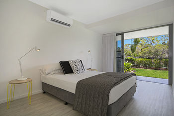 Jacaranda Noosa - South Australia Travel 11