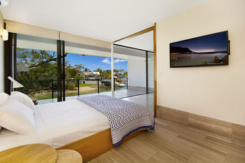 Jacaranda Noosa - South Australia Travel 12