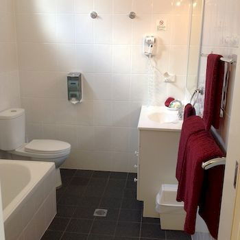 Ashton Townhouse Motel And Suites - South Australia Travel 11