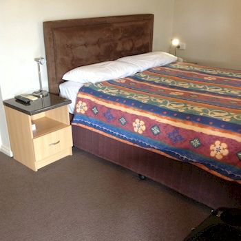 Ashton Townhouse Motel And Suites - South Australia Travel 14