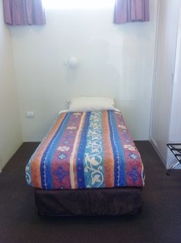Ashton Townhouse Motel And Suites - South Australia Travel 18