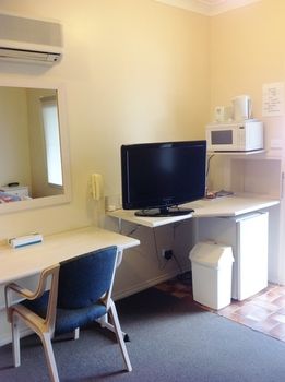 Ashton Townhouse Motel And Suites - South Australia Travel 23