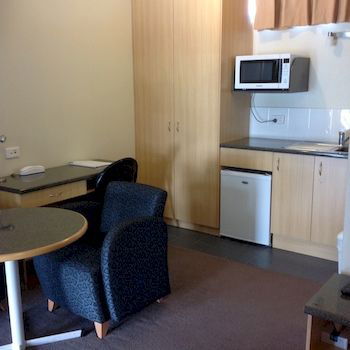Ashton Townhouse Motel And Suites - South Australia Travel 25
