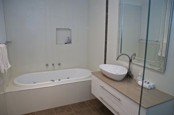 Yarra Glen Racecourse Apartments - South Australia Travel 11