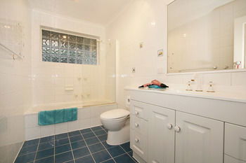 Roseland Holiday House - South Australia Travel 1