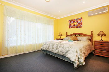 Roseland Holiday House - South Australia Travel 3