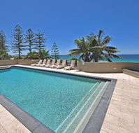 Clubb Coolum Beach Resort - South Australia Travel