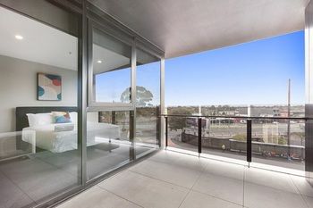 Bayside Towers Serviced Apartments - South Australia Travel 7