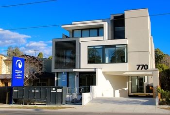 Whitehorse Apartment Hotel - South Australia Travel 4
