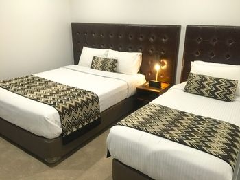 Whitehorse Apartment Hotel - South Australia Travel 11