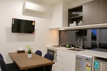 Whitehorse Apartment Hotel - South Australia Travel 12