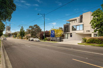 Whitehorse Apartment Hotel - South Australia Travel 17