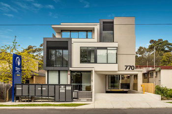 Whitehorse Apartment Hotel - South Australia Travel 19