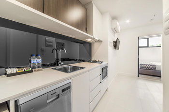 Whitehorse Apartment Hotel - South Australia Travel 21