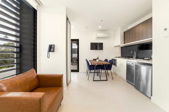 Whitehorse Apartment Hotel - South Australia Travel 31