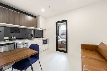 Whitehorse Apartment Hotel - South Australia Travel 35
