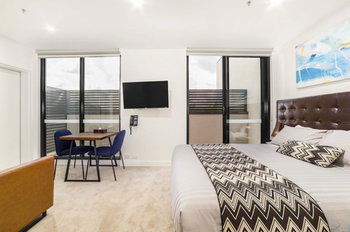 Whitehorse Apartment Hotel - South Australia Travel 38