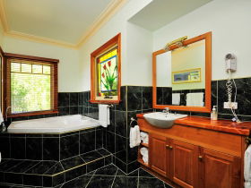 Beauty Point's Pomona Spa Cottages - South Australia Travel 0