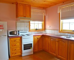 Grand Ole Topiary Cottage - South Australia Travel 1