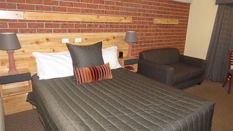 AAT 28 Goldsmith Hotel - South Australia Travel 0
