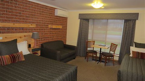 AAT 28 Goldsmith Hotel - South Australia Travel 2
