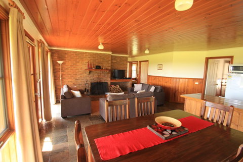 Apollo Bay Cottages - South Australia Travel 4