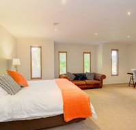 Newington Lake House - South Australia Travel