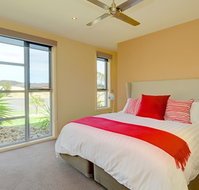 Canadian Lakehouse - South Australia Travel