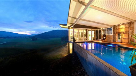 Feathertop Chateau - South Australia Travel 0