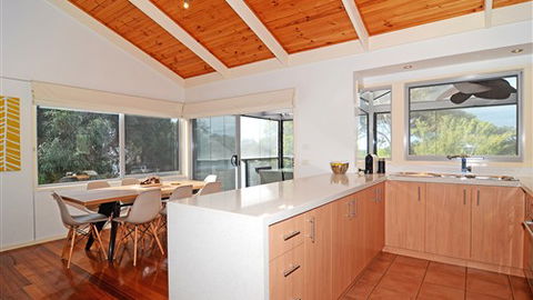 Barrakee Beach House - Anglesea - South Australia Travel 1