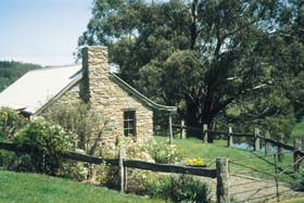 Adelaide Hills Country Cottages - Gum Tree Cottage - South Australia Travel 0