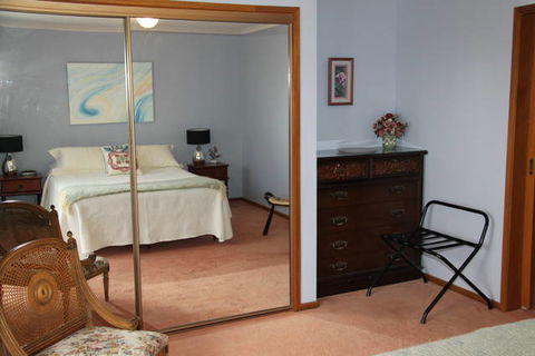 Adrienne's Place On The Hill - South Australia Travel 1