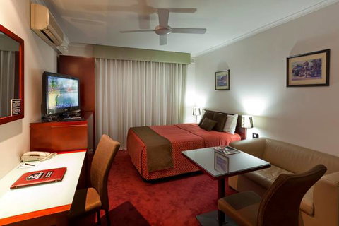 BEST WESTERN Ensenada Motor Inn & Suites - South Australia Travel 0