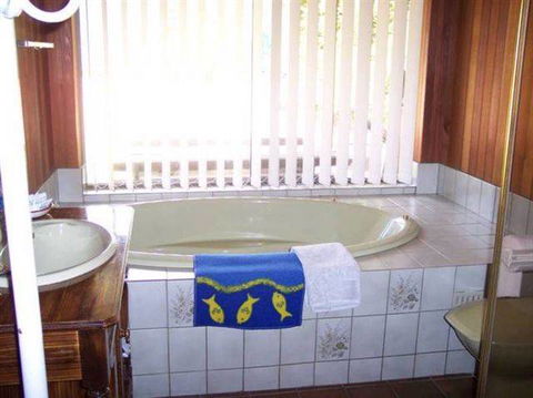 Bott's Beach Retreat - South Australia Travel 3