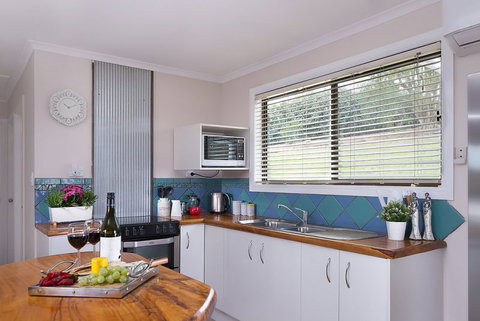 Jacaranda Cottages - South Australia Travel 8