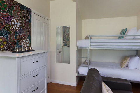 Jacaranda Cottages - South Australia Travel 5