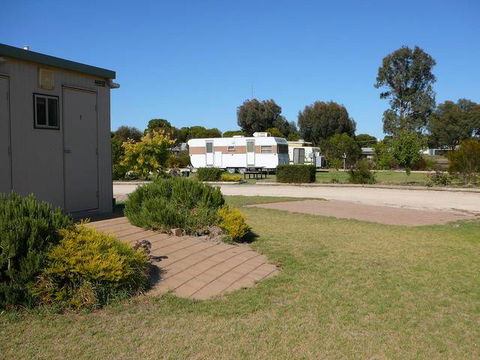 Cummins Community Caravan Park - South Australia Travel 0