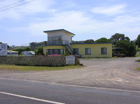 Dutton Way Caravan Park - South Australia Travel 0