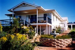 Lovering's Beach Houses - The Whitehouse, Emu Bay - South Australia Travel 0