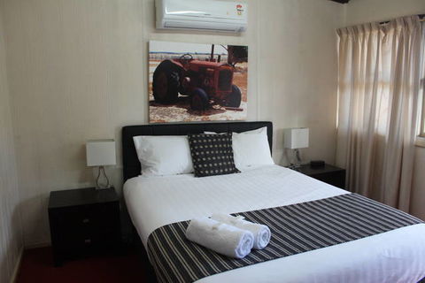 Merredin Motel & Gumtree Restaurant - South Australia Travel 0