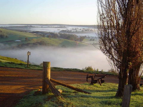 Balingup Heights Hilltop Forest Cottages - South Australia Travel 4