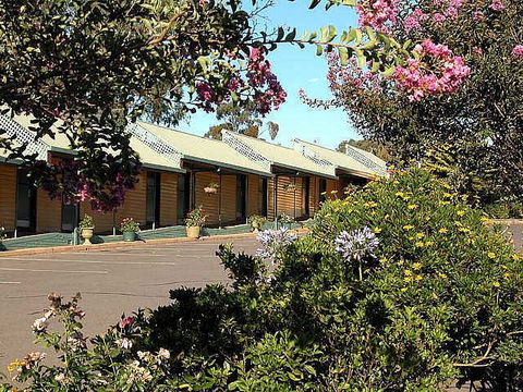 Tarcutta Halfway Motor Inn/Horse Hotel - South Australia Travel 1