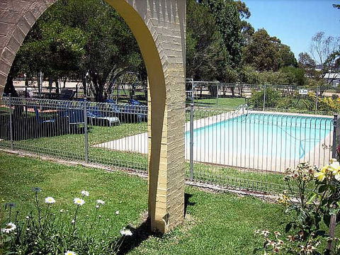 Tarcutta Halfway Motor Inn/Horse Hotel - South Australia Travel 2