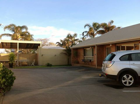 Town Centre Holiday Apartments - South Australia Travel 3