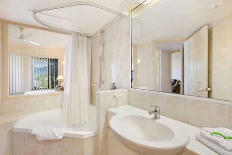 Tropic Towers Apartments - South Australia Travel 12