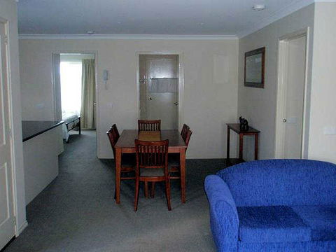 Victoria Lodge Motor Inn & Serviced Apartments - South Australia Travel 1