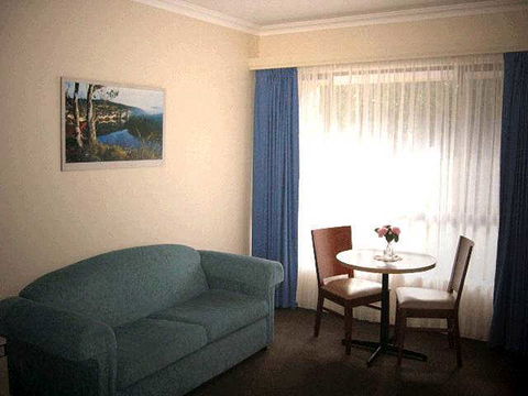 Victoria Lodge Motor Inn & Serviced Apartments - South Australia Travel 0