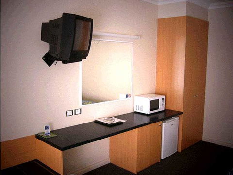 Victoria Lodge Motor Inn & Serviced Apartments - South Australia Travel 3