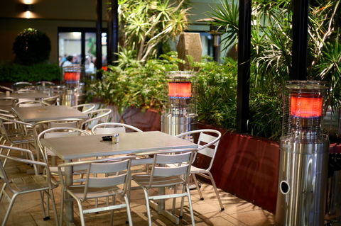 Windsor Castle Hotel - South Australia Travel 1